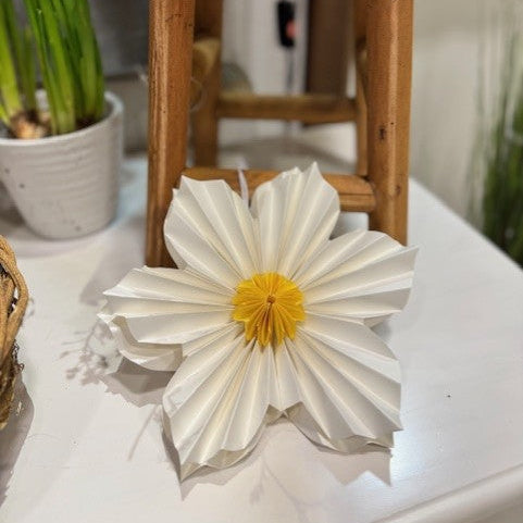 Exner Papierblume zum hängen weiß gelb 20 cm Ø