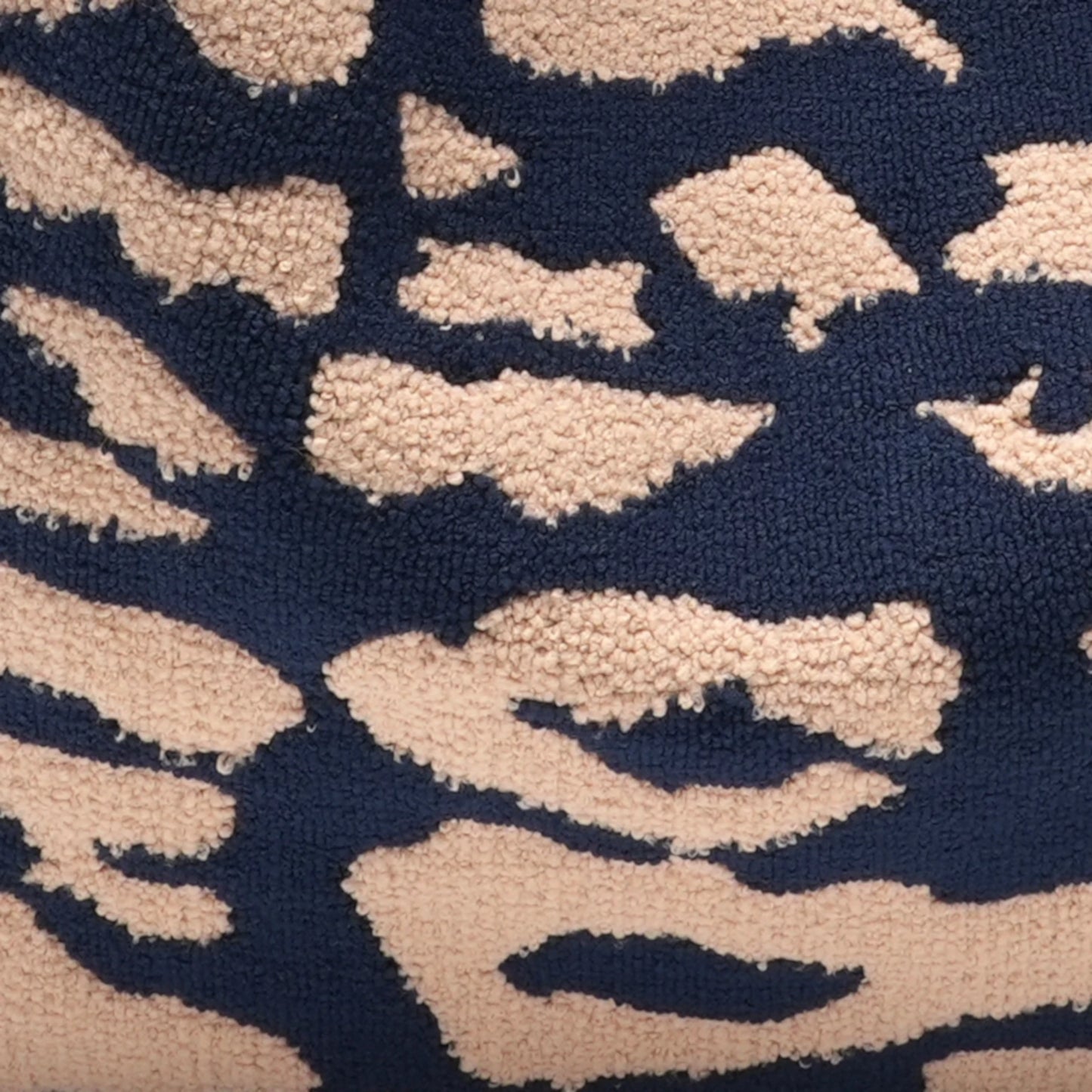 Lot83 Handtasche Lois 41 Leopardenmuster dunkelblau