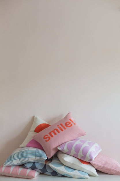 Funky Doris länglicher Kissenbezug rosa Schriftzug Smile!