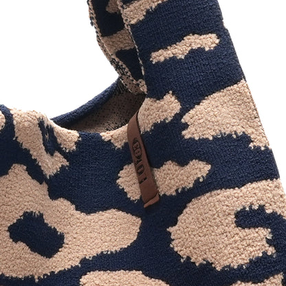 Lot83 Handtasche Lois 41 Leopardenmuster dunkelblau