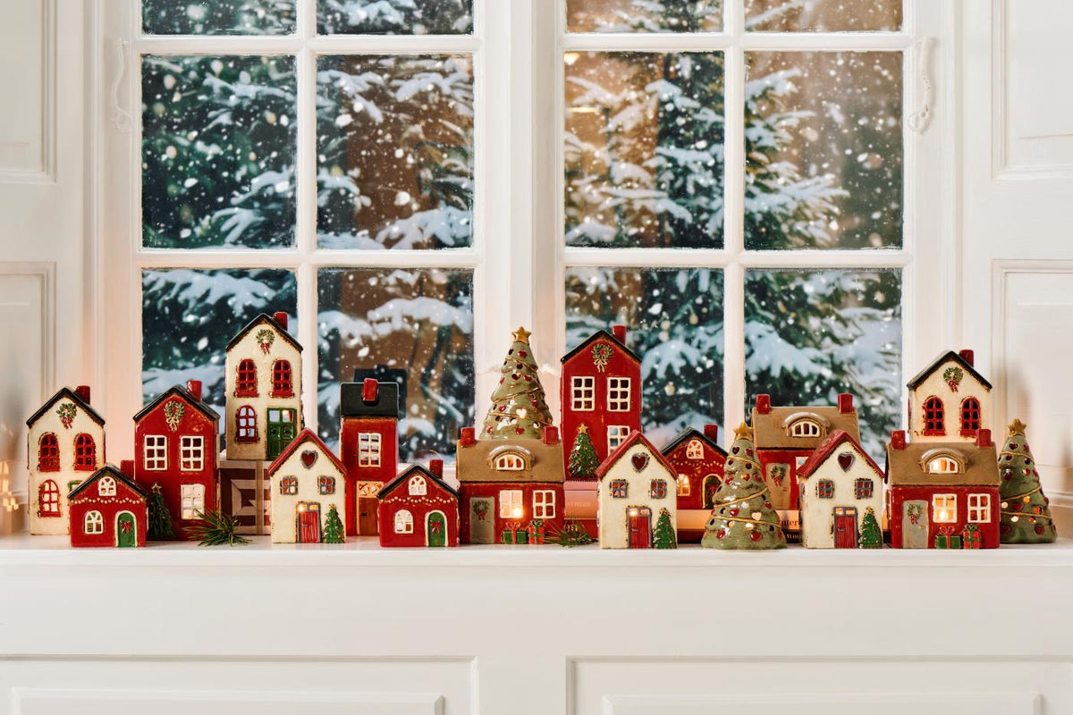 IB Laursen Teelicht Haus rot mit Tannenbaum