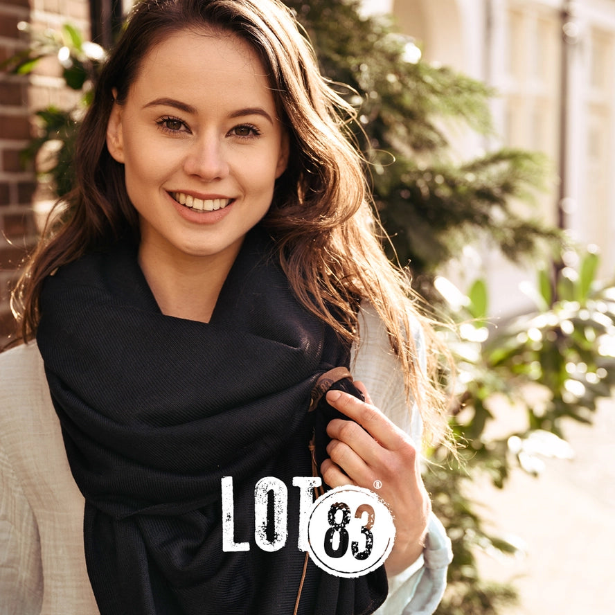 Lot83 Dreieckiger Strickschal Fien Schwarz